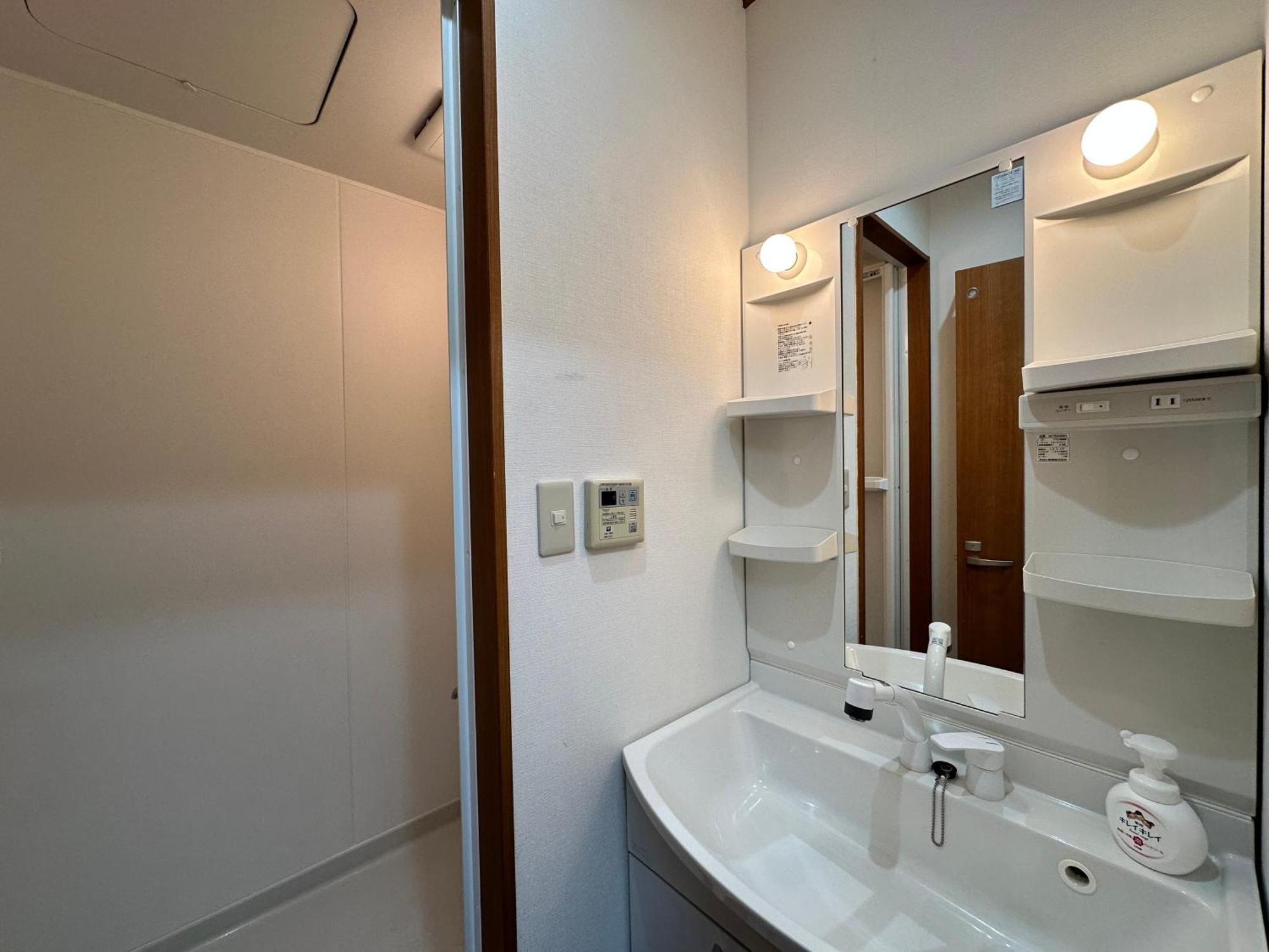 Apartament 鶴橋駅徒歩2分 トイレ浴室複数あり3階建て一軒家車庫付き Osaka Zewnętrze zdjęcie